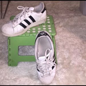 Size 8 adidas superstar